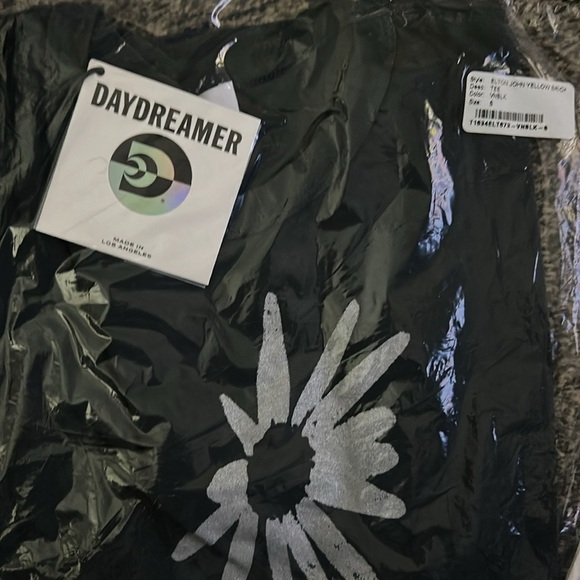 NWT daydreamer yellow brick road Elton John Graphic Tee Small ringer tee - Picture 4 of 4